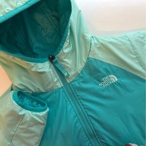 The North Face Reversible Mossbud Swirl Jacket
Girls XL (18)
